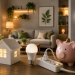 Mesa com miniatura de casa iluminada, lâmpada LED, extensão elétrica e cofre em forma de porquinho, em sala aconchegante com plantas e termostato inteligente na parede, simbolizando economia de energia doméstica.